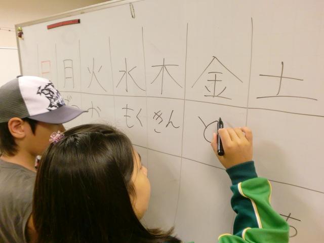虹の架け橋教室で学ぶ外国につながる子どもたち NPO法人トルシーダ（愛知県豊田市）提供