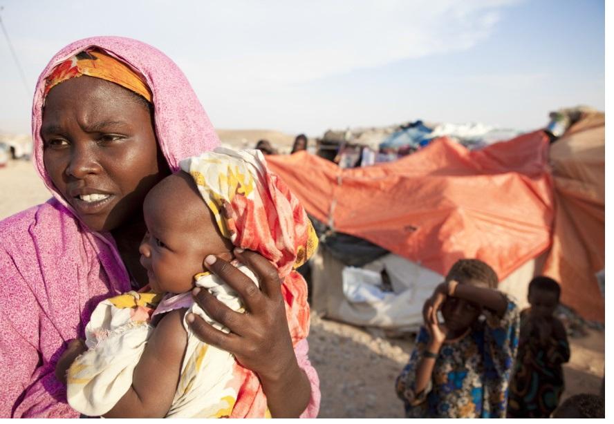 ソマリア 避難民には通常、安全な水、食糧、医療へのアクセスがありません。 © IOM 2014