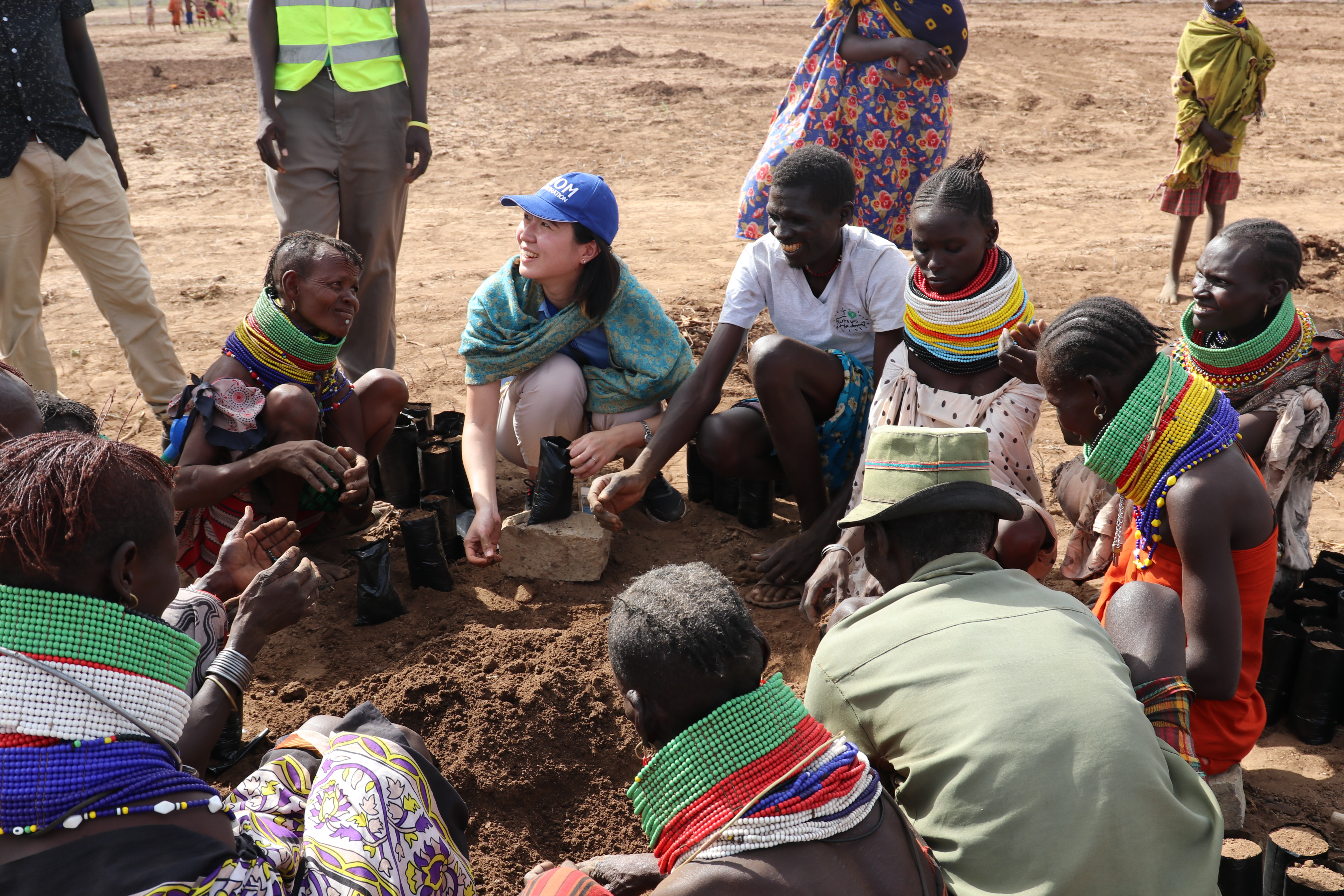 Turkanaにて遊牧民の生計多様化支援のトレーニングを視察　（写真：IOMナイロビ事務所提供）